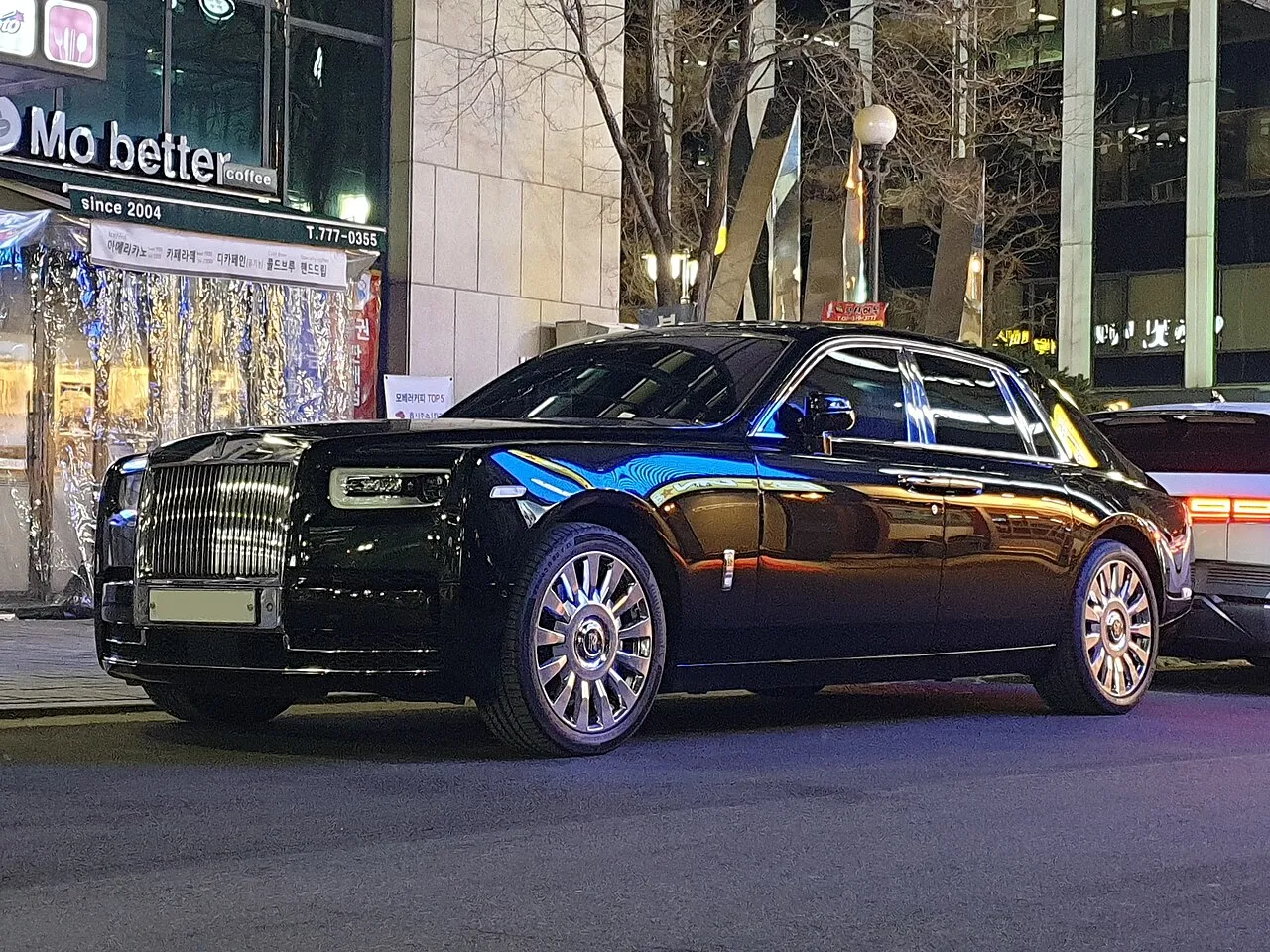 Rolls-Royce Phantom model reference photo; not the listed vehicle